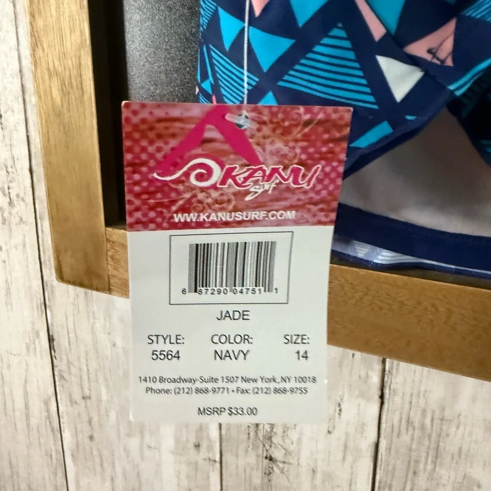 Girls NWT Size 14 Kanu Surf Bikini Top Style 5564 Print